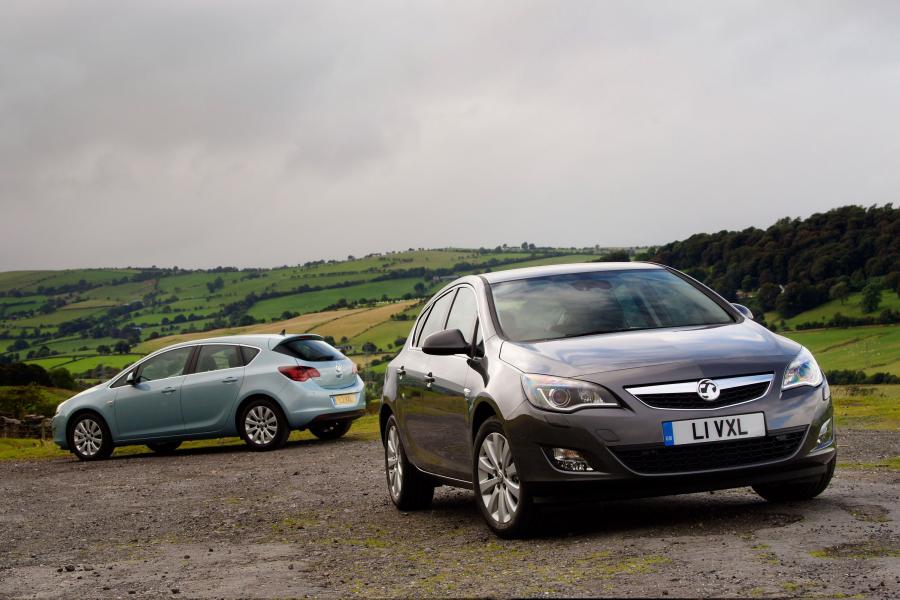  Vauxhall Astra 2010 года  (фото 2 из 6)
